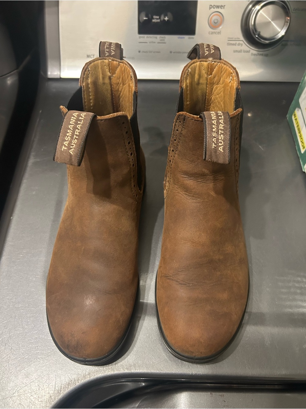 Blundstone Women’s Brown Leather Chukka Boots